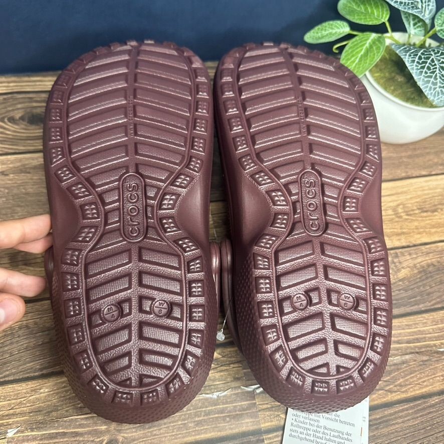 Crocs Unisex Classic Lined Clog - Dark Cherry Mens Size 11 Crocs Unisex Classic Lined Clog - Dark Cherry Mens Size 11