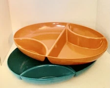 19”x 15” Orange and Green Oval Non-Skid Polypropylene Divider Chip & Dip Tray.