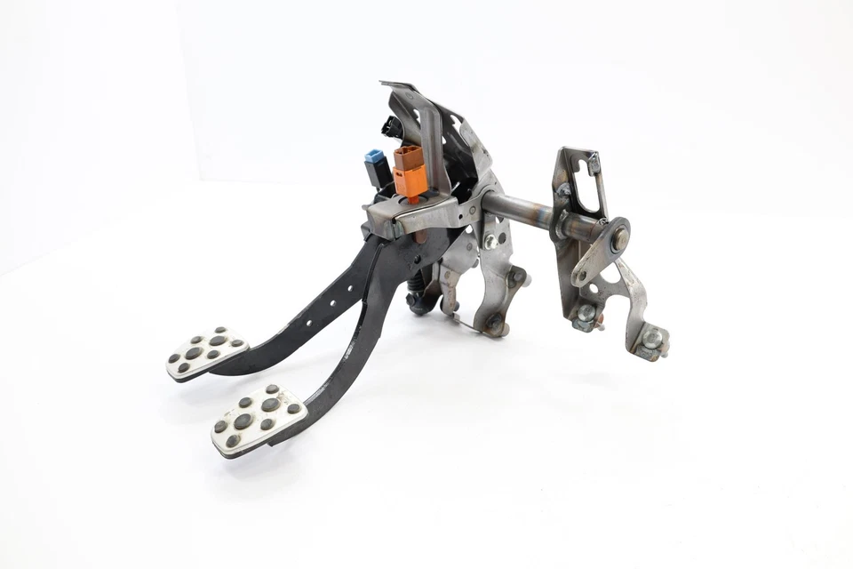 2018-2020 SUBARU WRX MANUAL TRANSMISSION BRAKE & CLUTCH PEDAL W/ BRACKET OEM - Image 4 of 4