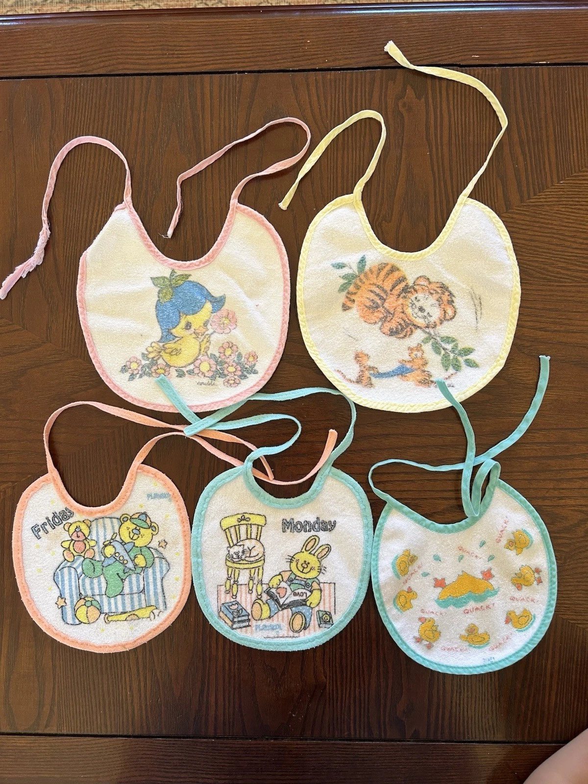 Vintage Playskool Feeding Bib Tie Back Days Of The Week Terry Cloth Fabric LOT 5
Opens in a new wind