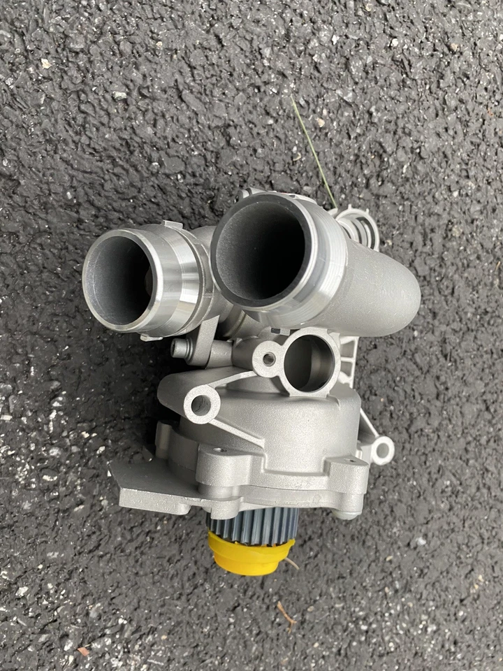  Water pump for a 2013 Audi A5 premium plus coupe 2.0 L auto trans open box alu - Image 4 of 4