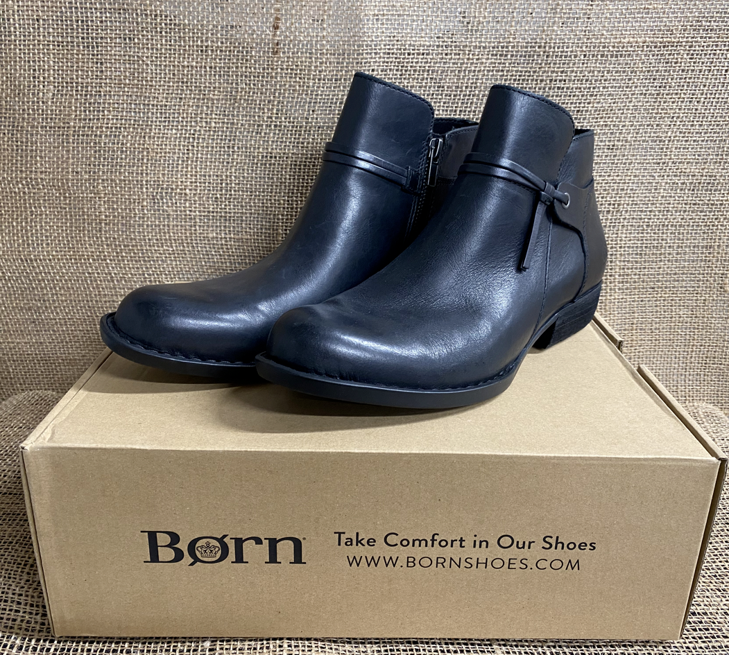 NIB Børn BR0051103 Women's Kimmie Black Distressed Booties