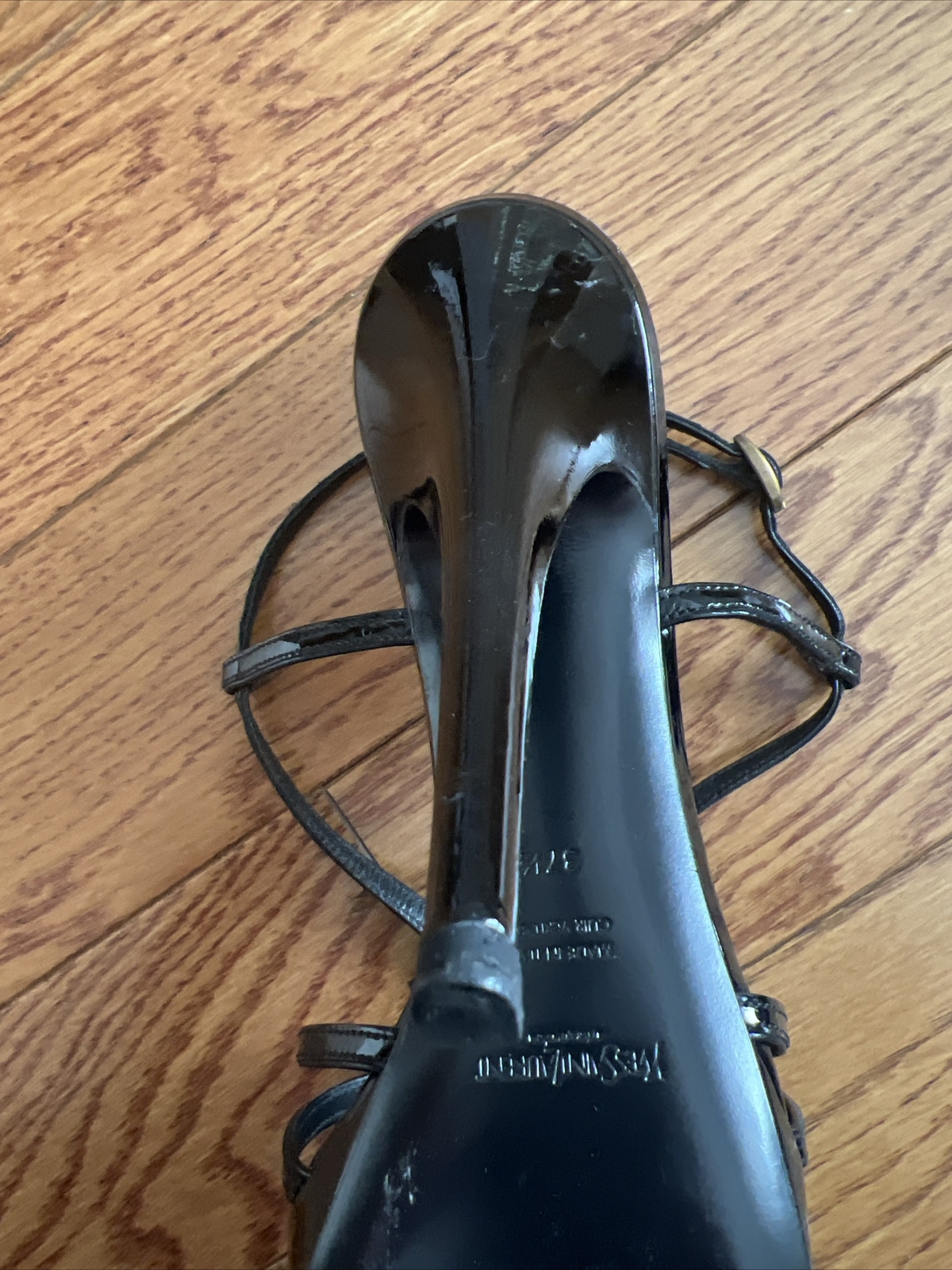 SAINT LAURENT YSL Tribute 105 Plslingba Vitello Vernice Sandalo nero morbido: taglia 7 5 (37 5)