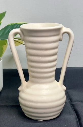 Vintage American Shawnee Ribbed Ivory Trophy Vase