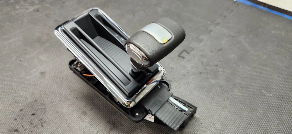 2011-2012 Ford Mustang GT Automatic Transmission Shifter OEM - Image 4 of 4