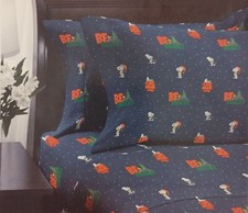 Berkshire Peanuts Snoopy Hugs Christmas Tree Presents BE Bright Queen Sheet Set