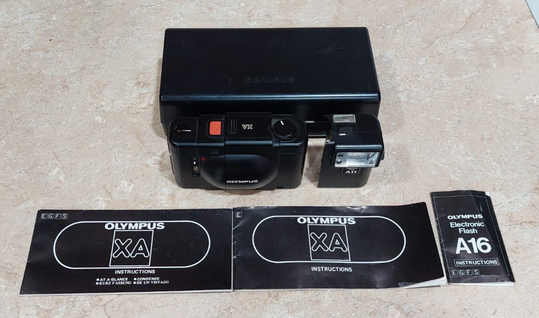 OLYMPUS XA + A11 フィルムカメラ Olympus XA Camera with A11 Flash | Blue Moon Camera