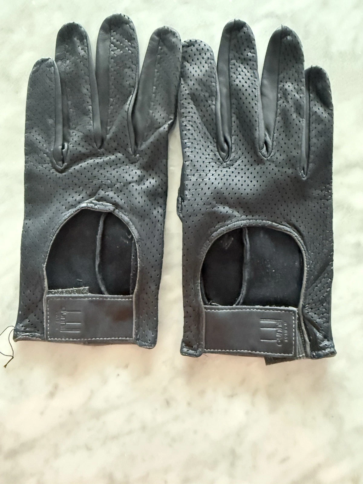DUNHILL Perforated Lambskin Leather Unlined Driving Gloves. Black. Medium
Opens in a new window or t