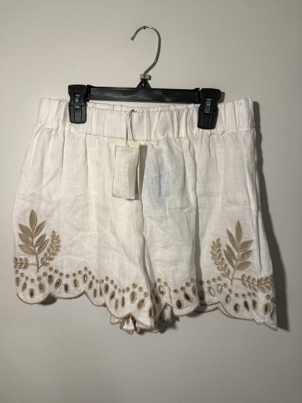 Magaschoni White Linen Scalloped Hem NWT Shorts. Size S
Opens in a new window or tab