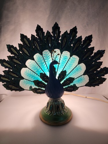 GLASS AND TIN METAL COLORFUL ๐ฆ PEACOCK BIRD TABLE LAMP - Picture 4 of 18