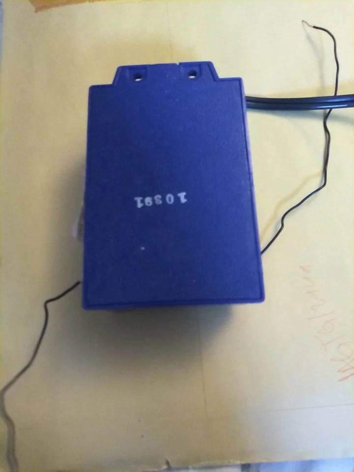 Hobby Model Train Power Pack Transformer Controller Blue AC Single W Cord & Wire - Image 4 of 4