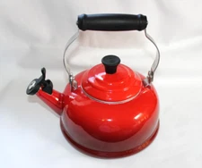 Le Creuset Stove Top Whistling 1.7 qt - 1.6L Tea Kettle in Cerise Ombre Red