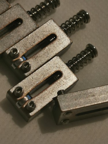 6 x 10,5 mm Relikt Messing Sättel für Gitarre St Tele Brücke 52,5 mm/2 1/16" - Bild 1 von 8