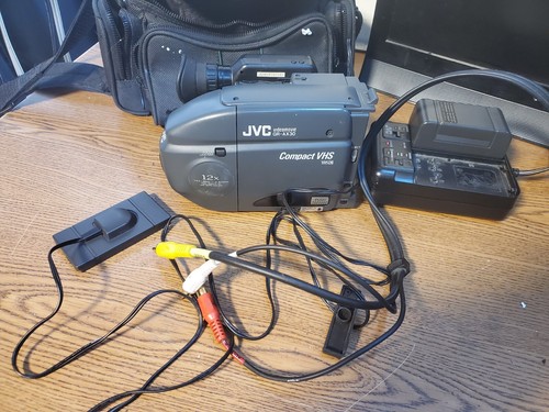 JVC GR-AX30 VHS-C Camcorder Kit - Picture 9 of 11