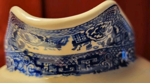 Vintage Blue Willow Pottery Round Squatty Pitcher Jug 5"H 6.5" handle - spout - Picture 5 of 14