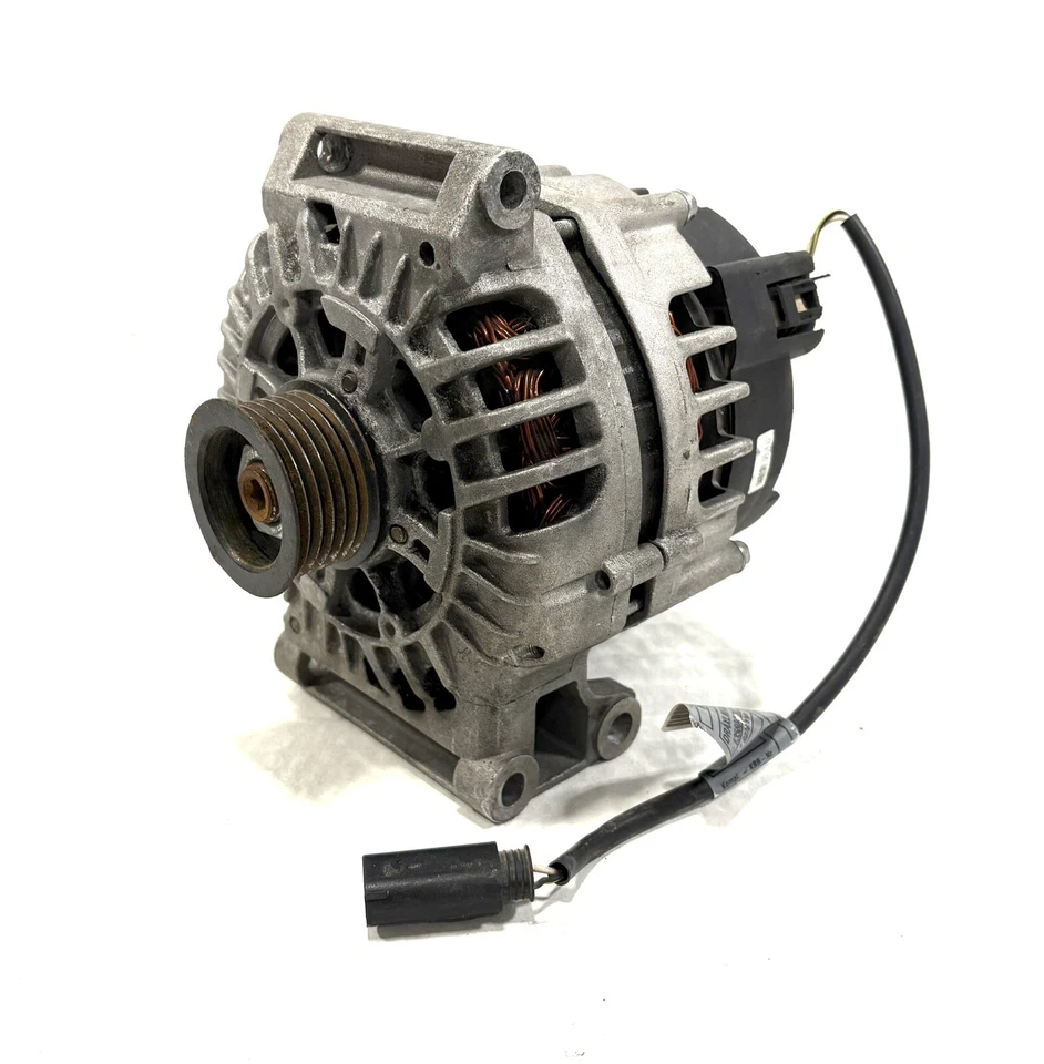 Alternador Valeo 2005 R50 MINI Cooper 1,6 L manual 6 velocidades Foto 2 de 4