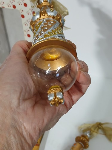 2 Dillards Trimmings VTG Christmas Ornate Gold Silver Resin &Glass Spheres w Box - Picture 8 of 14