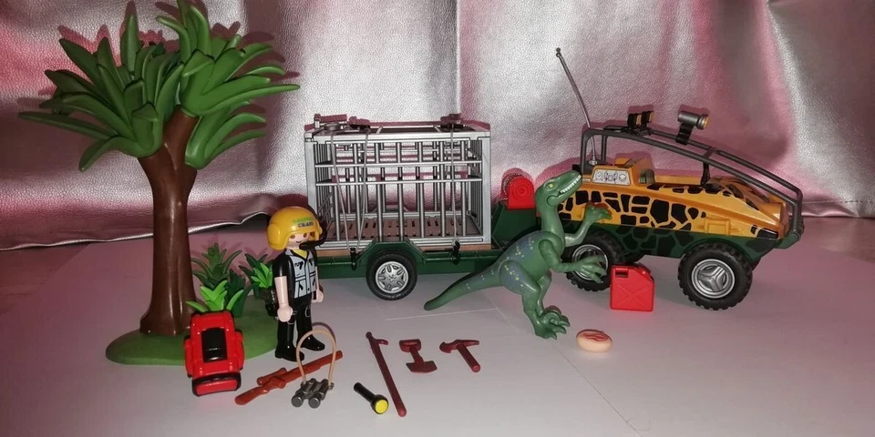 Playmobil - Véhicule amphibie avec Deinonychus - Photo 1/3