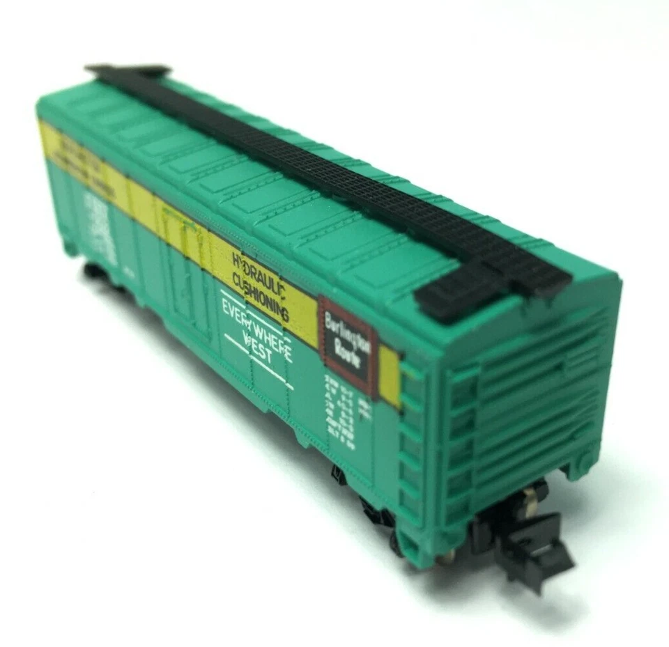 LIFE-LIKE N Scale  BURLINGTON Reefer Car 07720 - Image 4 of 4