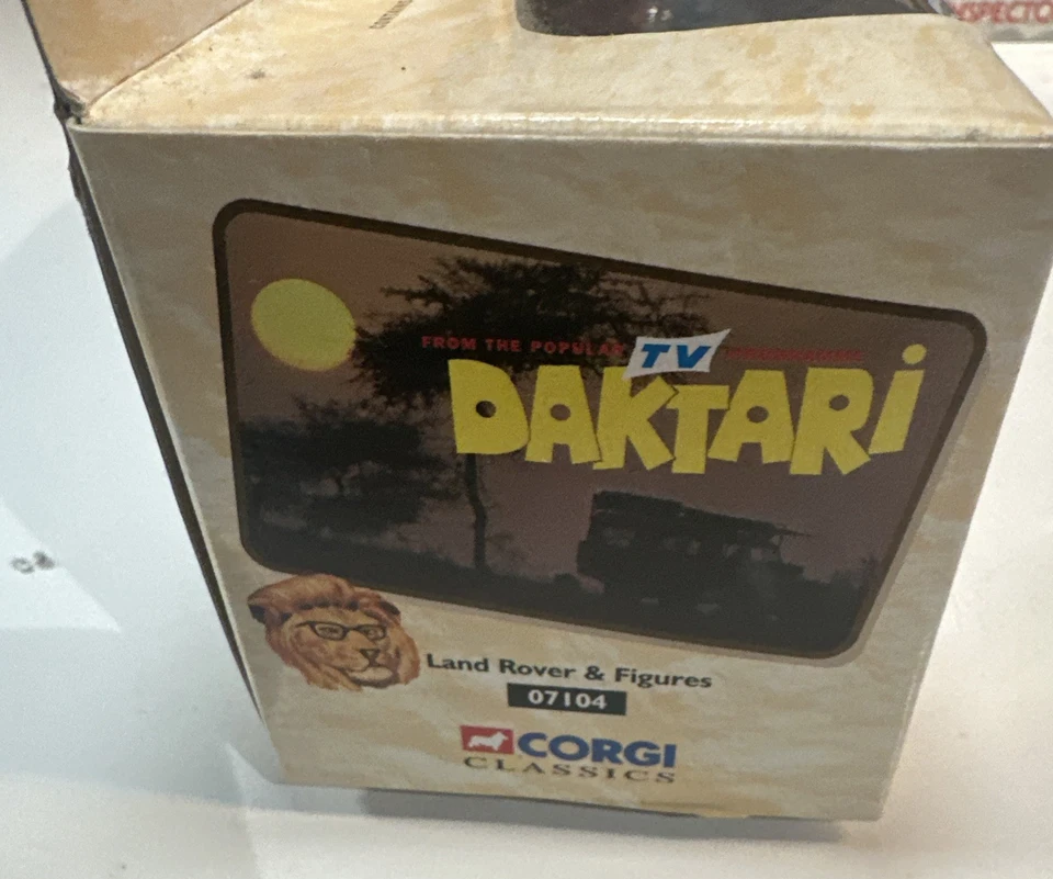 Corgi 07104 Daktari Land Rover with Clarence Lion & Judy Figures 1:43 Scale (50) - Image 4 of 4
