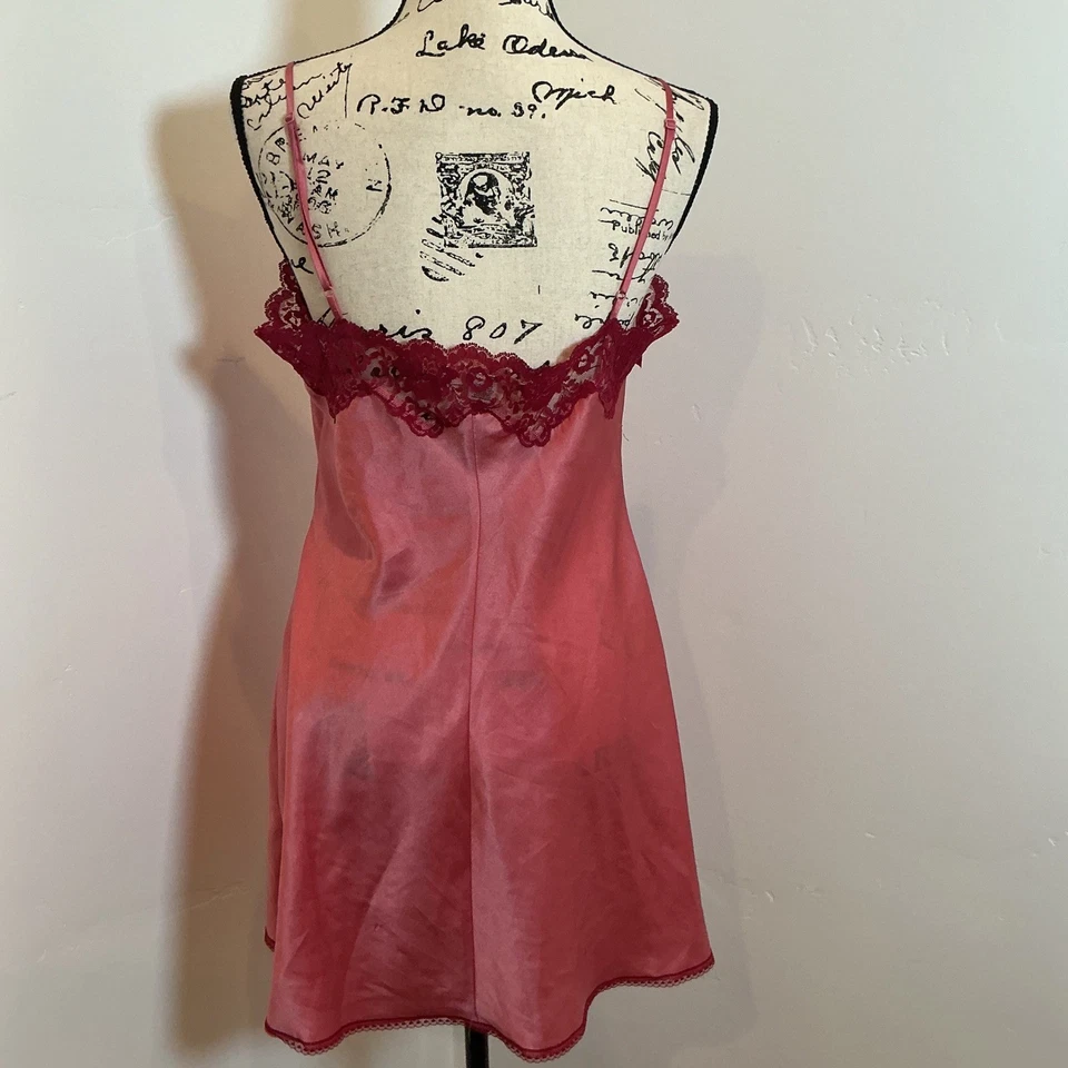 Victoria's Secret "Ángeles" Satén y Encaje Slip Chemise - Rojo Frambuesa | Talla L Foto 4 de 4