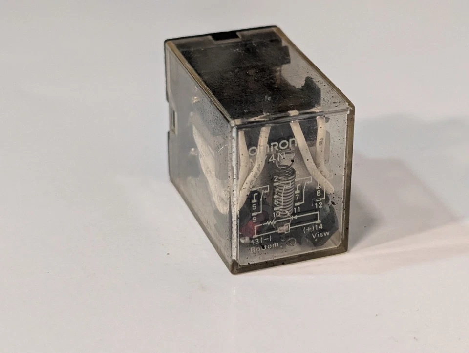 Lot of 15 Omron MY4N general purpose relays, 4PDT 14-pin, 100/110VAC coil - Image 2 of 4