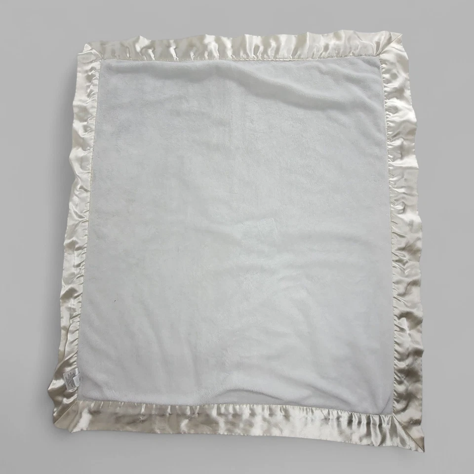 Manta de bebé Little Giraffe Luxe de piel sintética blanca Foto 2 de 4