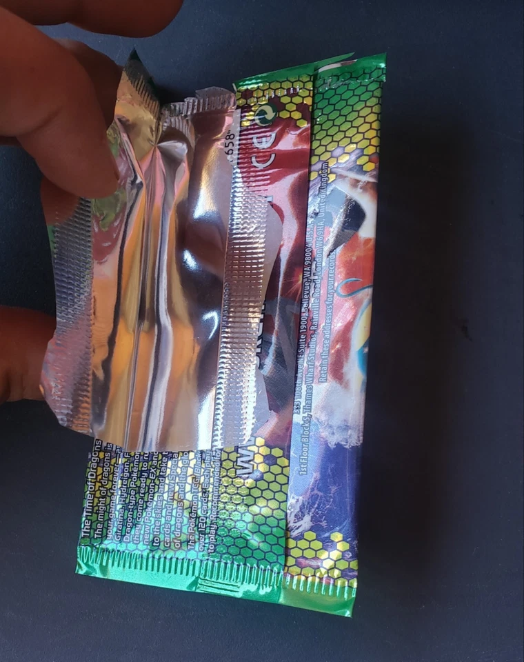 Pokemon Dragones Blanco y Negro Exaltado Paquete de refuerzo vacío Foto 3 de 3