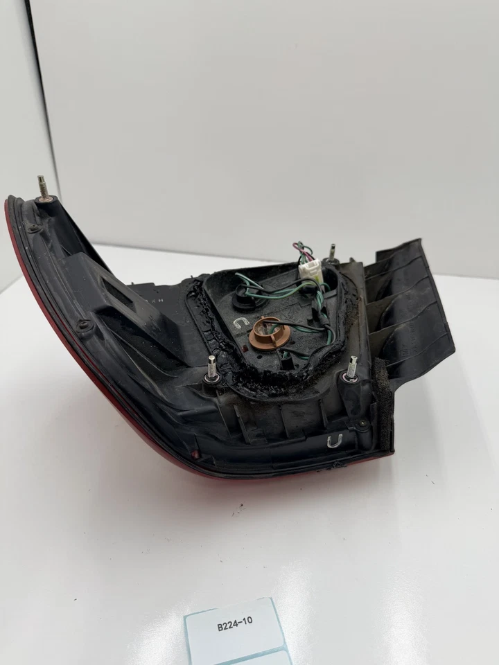 Luz trasera izquierda genuina Nissan Cima Y33 Infiniti Q45 OEM usada envío gratuito B224-10 Foto 4 de 4