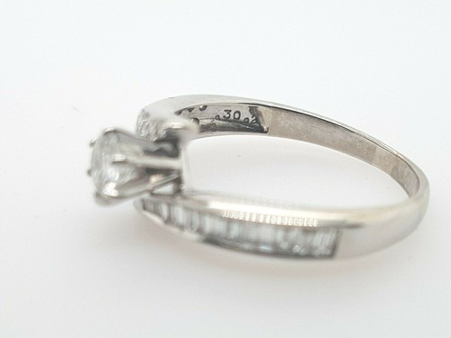 Ladies RBC & Baguette Cut Diamond Ring 18k White Gold Preloved - Picture 10 of 13