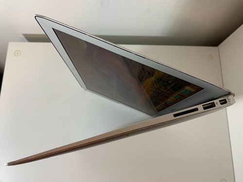 MacBook Air 13” A1369 Core 2 Duo 2.13Ghz Late 2010 4GB RAM Nvidia Graphics 256MB - Picture 7 of 10