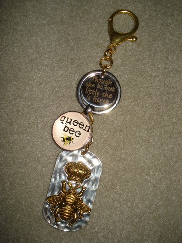 6 1/4" Drop Dangle "Though she be but little she is fierce" Queen Bee Key Ring - Picture 7 of 12