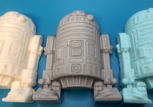 R2-D2 Star Wars Inspired Oatmeal Soap, Fun Nerdy Birthday Gift, Kids Bath, Blue - Picture 13 of 16