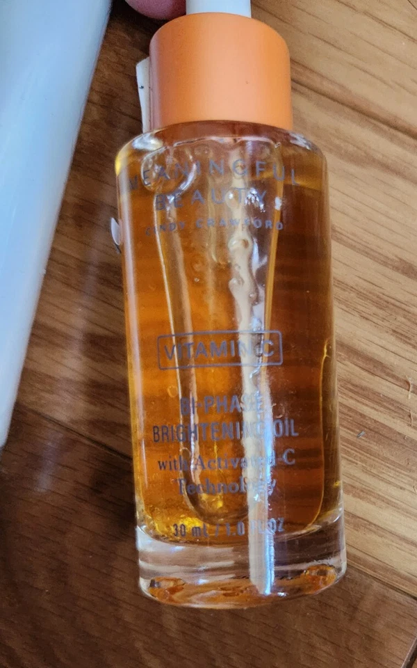 MEANINGFUL BEAUTY VITAMINA C ACEITE ILUMINADOR BIFÁSICO - 30 ML / 1 OZ Foto 3 de 4