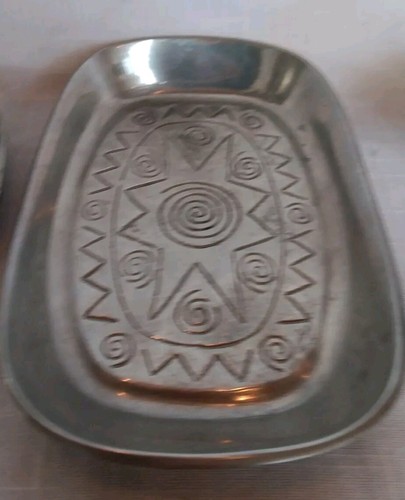 Lot Of Three Pewter Dishes - Picture 3 of 6
