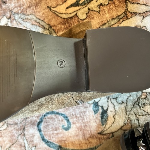Neu ohne Karton Vince Camuto Kelcha Kunst-Wildleder Nieten Stiefel Größe 9/40 UVP 175 $ - Bild 11 von 14