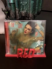 CD Display Taylor Swift Album Red