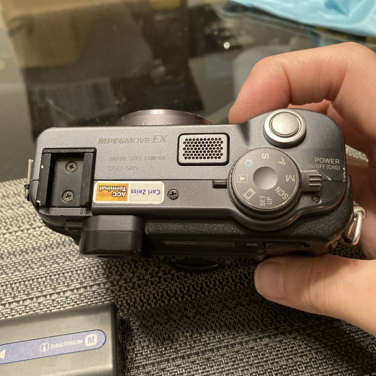 Sony Cyber-shot 4.1 Mega Pixel DSC-S85 Digital Camera With BATTERY