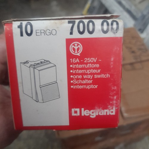 Box 10 Stück, Schalter 16A, Legrand ERGO Art. 700 00. Neu - Bild 1 von 7
