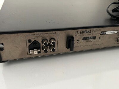 Yamaha Natural Sound AM/FM Stereo Tuner T-700 Vintage - WORKS