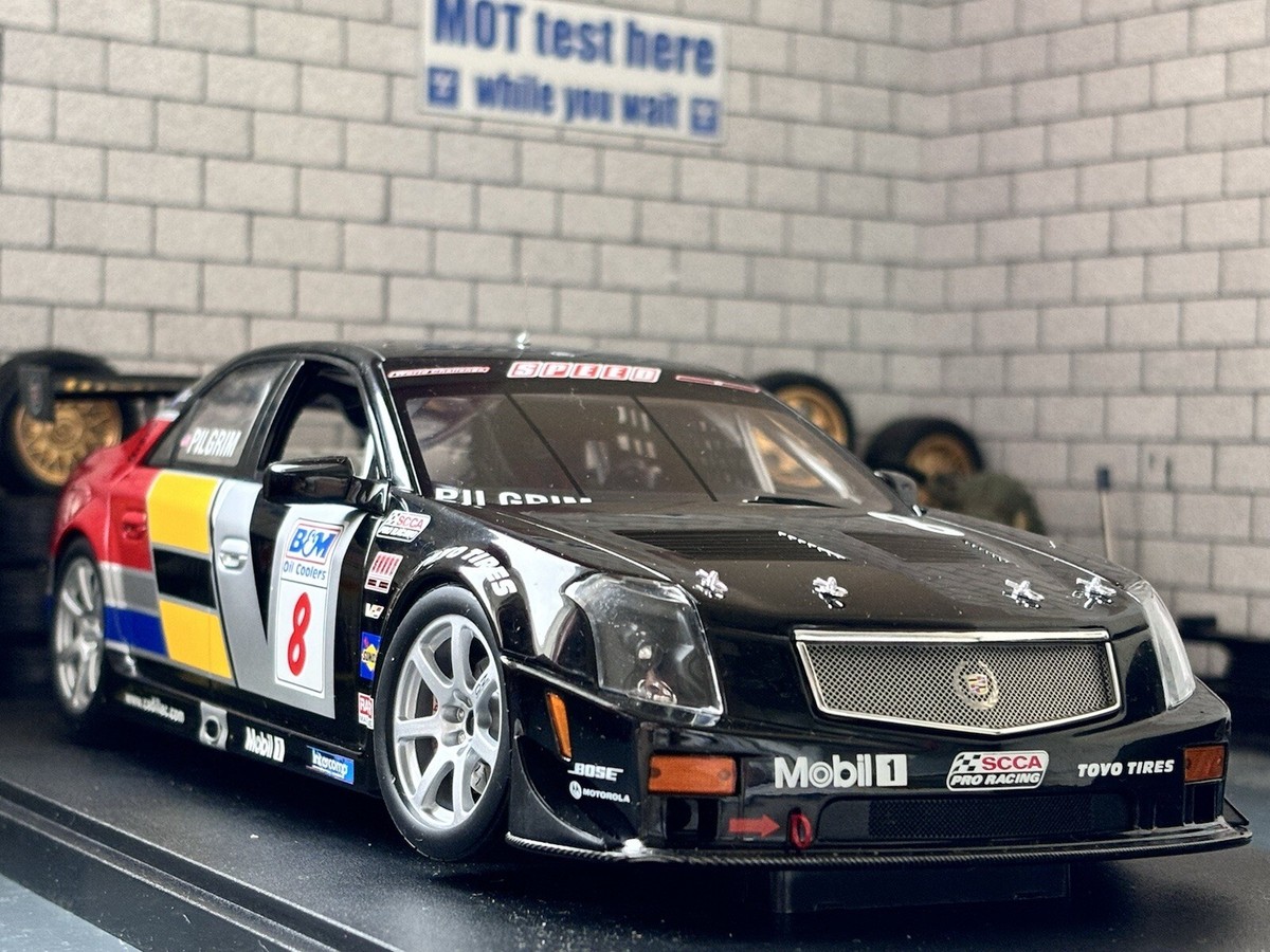 AUTOart Cadillac CTS-V ホワイト 1:18 Diecast model cars Cadillac CTS-V 1/18 Kyosho grey allise