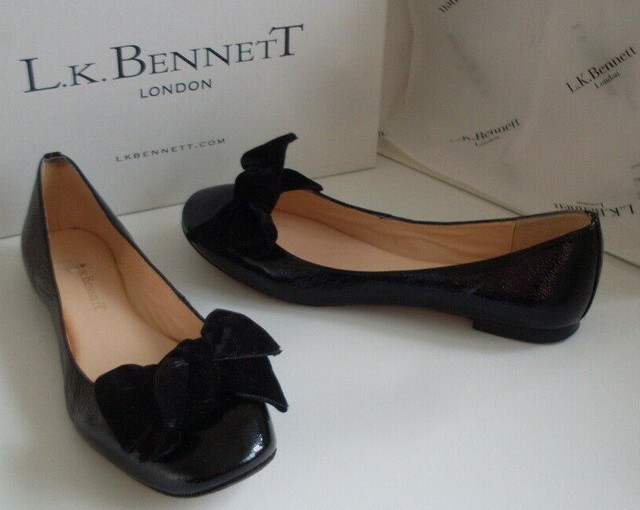 black flat pumps