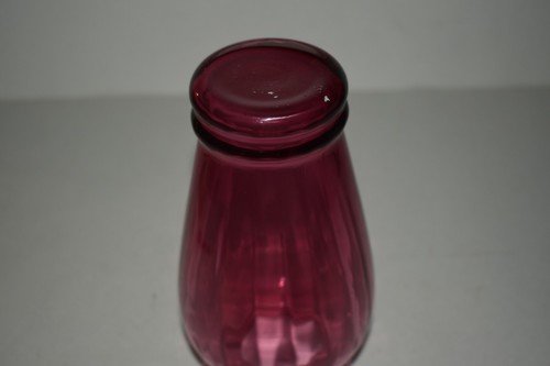 Jarrón vintage de vidrio de arándano PILGRIM Glass Co con tapa acampanada y patrón acanalado - Imagen 23 de 24