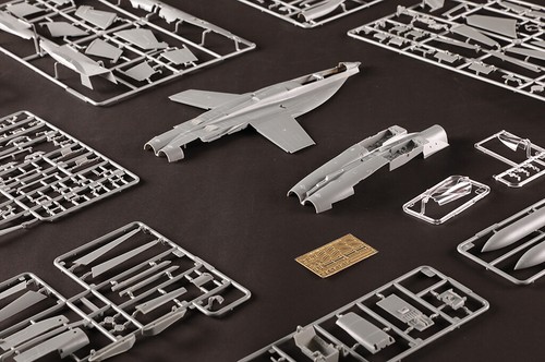 HobbyBoss 85818 1/48 F/A-18E Super Hornet VFC-12 Assembly Model Kit - Bild 13 von 13