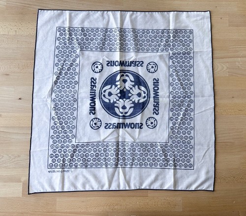 Vintage SNOWMASS Bandana Colorado Village White Navy Blue Ski Stevens Brown Des. - Picture 8 of 8