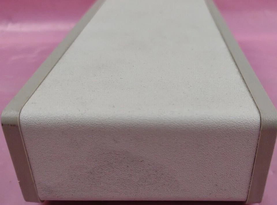 Black box AC056A-R2 VGA Video Splitter 2 - channel 2 ports desktop   - Image 4 of 4