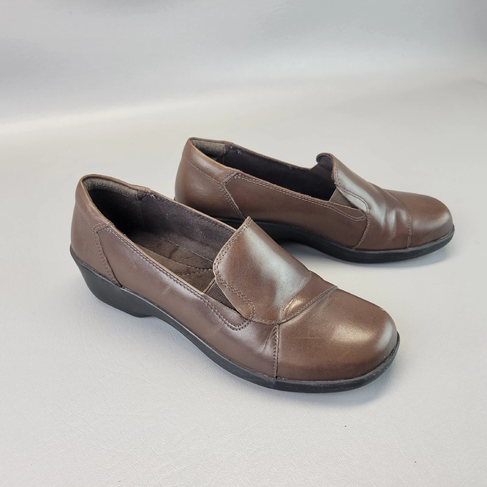 Scarpe mocassini Clarks Esha Haven da donna taglia 8 5 M in pelle marrone con tacco slip on