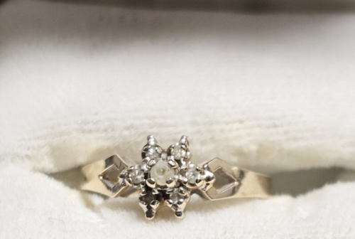 10 carat Gold 6 Small Cluster Diamond Ring Size US 6.5 UK N - Picture 9 of 11