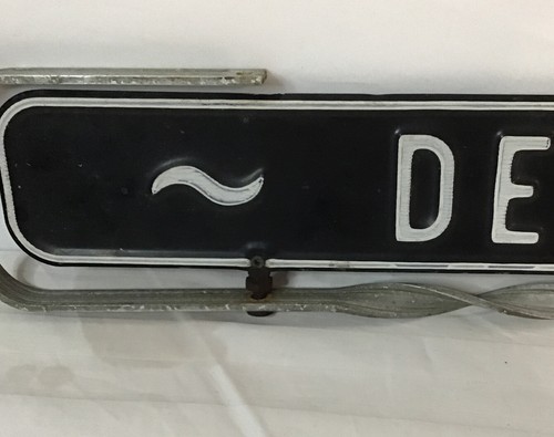 Vintage Family House Sign Aluminum , Fence Or Front Door “ DE MASI” 19” X 3.5” - Picture 3 of 6