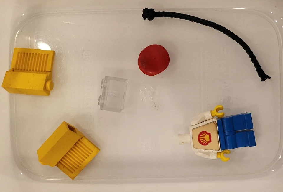 LEGO 671 Shell Fuel Pumper Tanker Gas Truck - Image 3 of 4